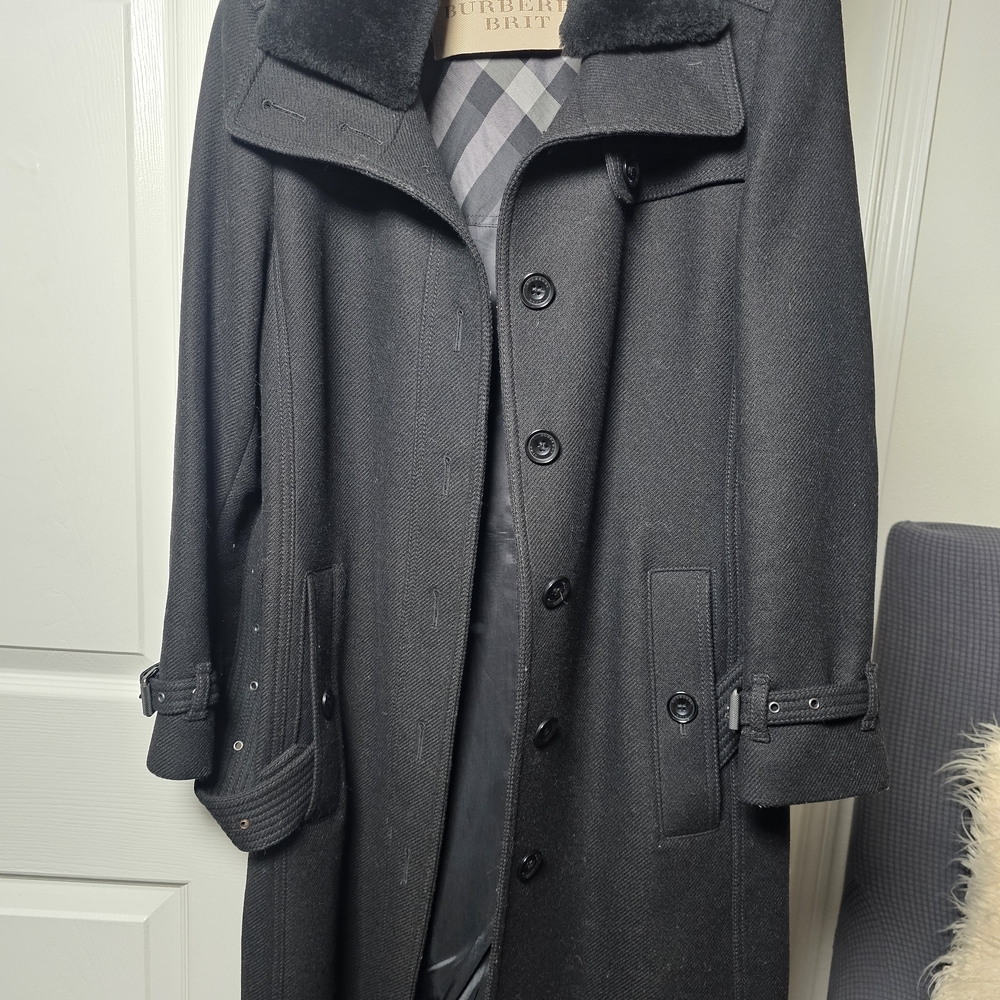 Burberry Women's Black Wool Overcoat with Fur Collar